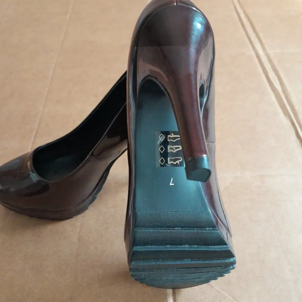 Call It Spring Women’s Glossy Brown 4.5in. Platform Heels Size 7